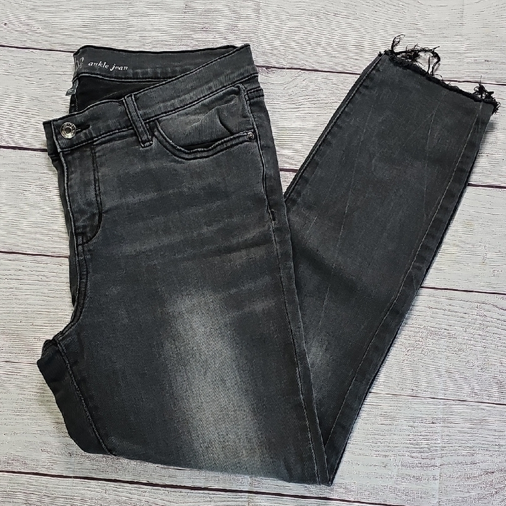 New York & Company Sz 12 Black Distressed Skinny Jeans